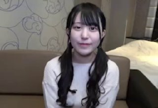 今天女友不想被上~只好把女友的黑丝袜撕爆~下个马威!!